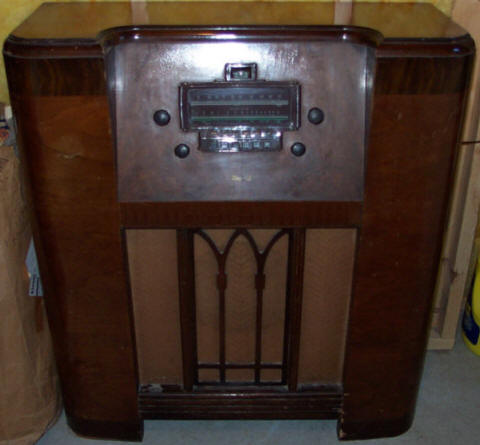 Delco Upright Radio