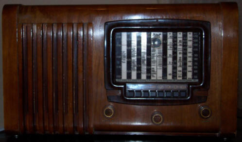 Pilot Table Radio