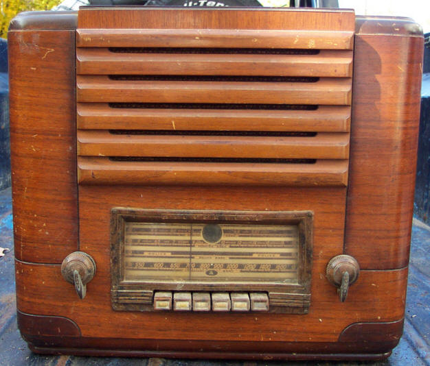 Silvertone Tabletop with Magic Eye